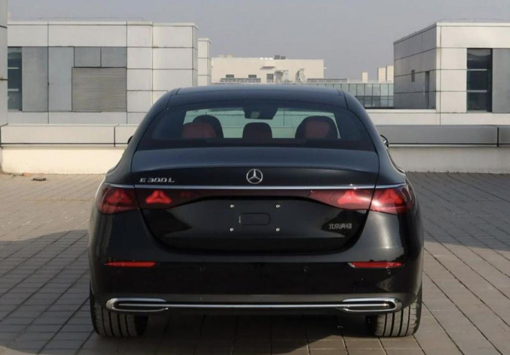 e7hM6gMR2F37fr32.jpg